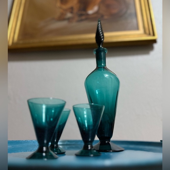 MCM Italian Empoli Teal Glass Genie Bottle Decanter w/ Stopper and 3 glasses - Picture 2 of 8